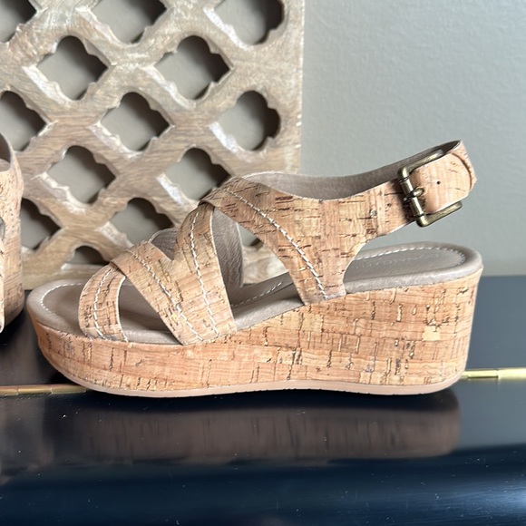 Donald J Pliner Cork WEDGE - Picture 3 of 9